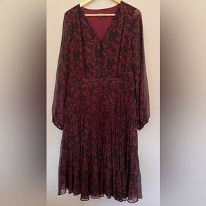 Ann Taylor wine and black floral pleated dress with buttons size 12
